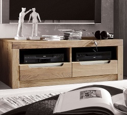 Tv Lowboards Aus Massiver Eiche Und Wildeiche Mit einem lowboard wildeiche, einem highboard wildeiche oder einer kommode wildeiche massiv können sie sich diesen vorteilen lange jahre gewiss sein. lowboard savina