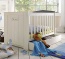 Massives Kinderbett aus Kiefer in weiß mit grauen Akzenten Weißes Kinderbett aus massiver Kiefer mit grauen Akzenten