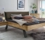 Modernes Massivholzbett Neras mit umgedrehter Holzkufe - hier mit Stoff-Kopfteil Modernes Massivholzbett Neras mit umgedrehter Holzkufe, hier mit Stoff-Kopfteil