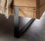 Bett Fira aus massiver Wildeiche - schlanke Metallkufe Massivholzbett Fira - schlanke Metallkufe