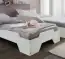 Zwei Einzelbetten mit weiß-lackierter Oberfläche - perfekt für Gäste