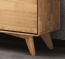 Die filigranen Füße unterstreichen das skandinavische Design Die filigranen Füße unterstreichen das skandinavische Design