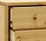 Mit schönen Kassetten-Türen und Holz-Knopfgriffen Mit schönen Kassetten-Türen und Holz-Knopfgriffen
