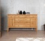 Schräg zulaufende Füße Detailausschnitt Sideboard Daria aus massiver Wildeiche