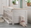 Wunderschönes Babybett im romantischen Landhausstil Babybett im Landhausstil, Oberfläche weiß-gewachst