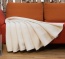 kuschelige Plüschdecke in edlem Naturton Plüschdecke in hellem Naturton ausgebreitet auf einem Sofa
