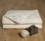 Schwerere Decke gefüllt mit Cashmere, leichtere Decke mit Bio-Tussah-Seide Schwerere Decke gefüllt mit Cashmere, leichtere Decke mit Bio-Tussah-Seide