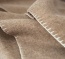 Beigefarbene Merino-Schurwoll-Decke von Schafen aus deutscher Tierhaltung Beigefarbene Merino-Schurwoll-Decke von Schafen aus deutscher Tierhaltung