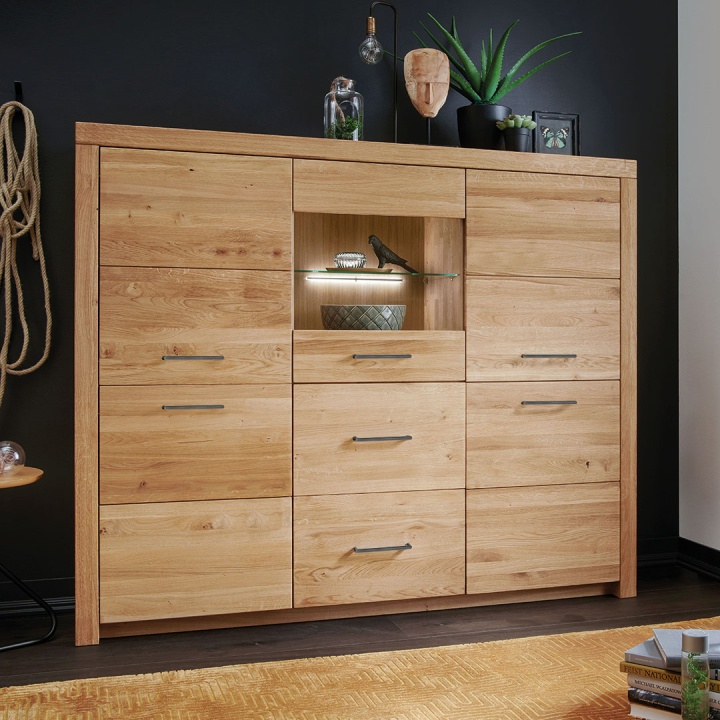 Highboard Sorano, Variante 05 aus edler Wildeiche mit silbernen Griffen Highboard Sorano, Variante 05 aus edler Wildeiche mit silbernen Griffen
