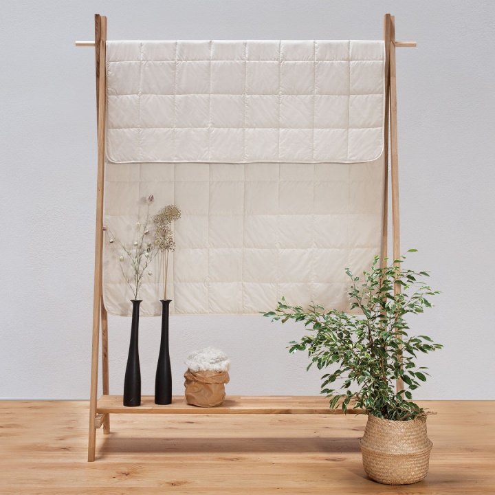 Atmungsaktive Leicht-Bettdecke mit Bio-Hanf und Bio-Baumwolle Atmungsaktive Leicht-Bettdecke mit Bio-Hanf und Bio-Baumwolle