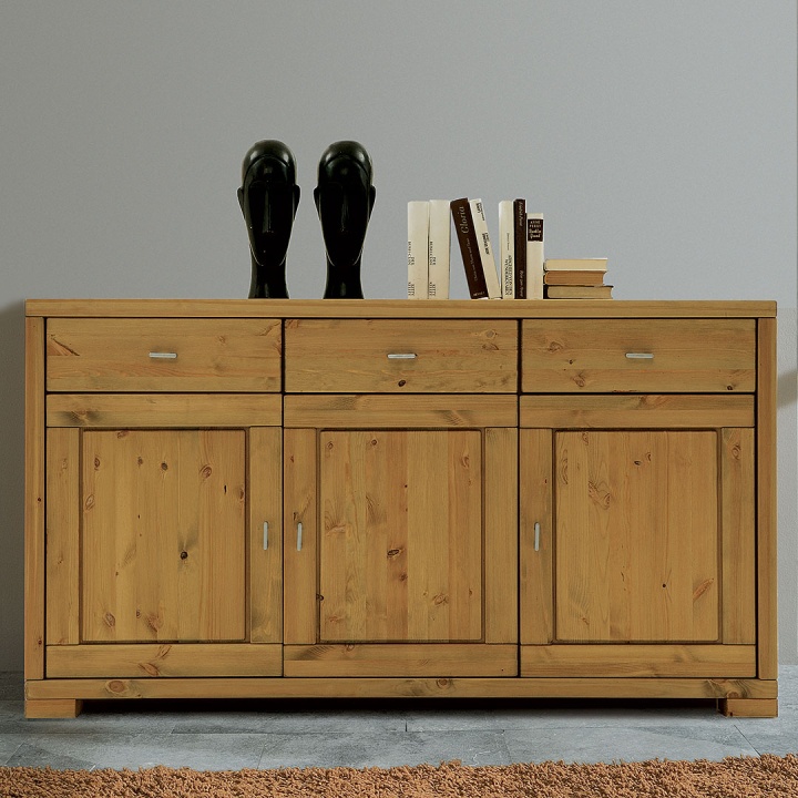 Sideboard in massivem Kiefernholz - Oberfläche gelaugt/geölt Sideboard in massivem Kiefernholz - Oberfläche gelaugt/geölt