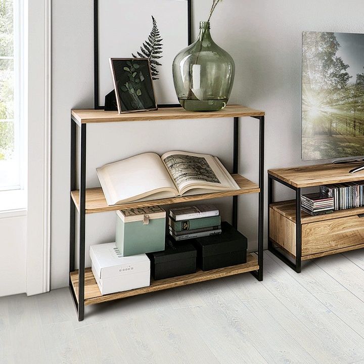 Geradliniges Regal im modernen Industriestil Geradliniges Regal im modernen Industriestil