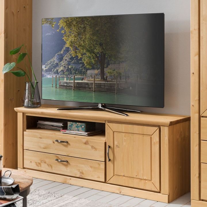 Lowboard aus Kiefernholz im angesagten Landhausstil Lowboard aus Kiefernholz im angesagten Landhausstil