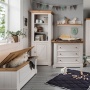Geräumiges Standregal mit viel Stauraum - ideal im Babyzimmer!