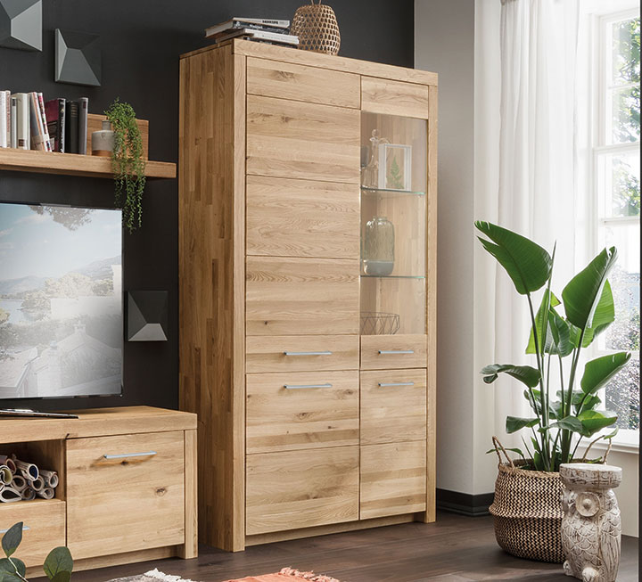 Vitrine Sorano aus Wildeiche, Variante 02 mit 1 Glastür und 3 Holztüren Vitrine Sorano aus Wildeiche, Variante 02 mit 1 Glastür und 3 Holztüren