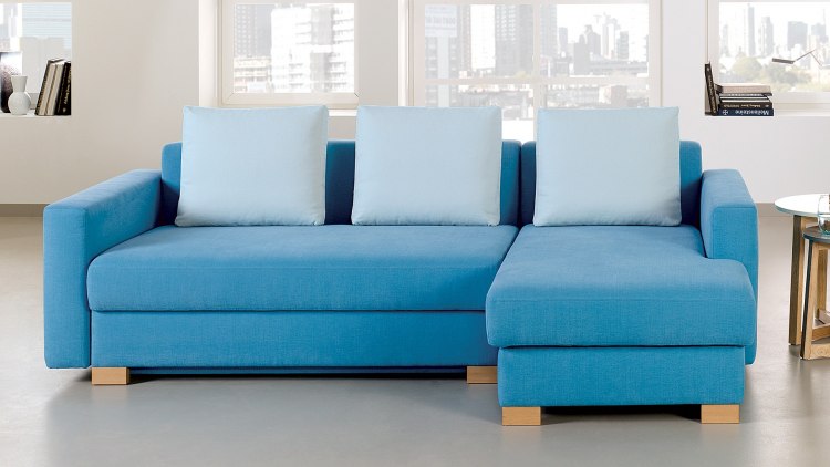 Sofa mit Bezug Hot-Madison in türkis mit 3 blassblauen Kissen