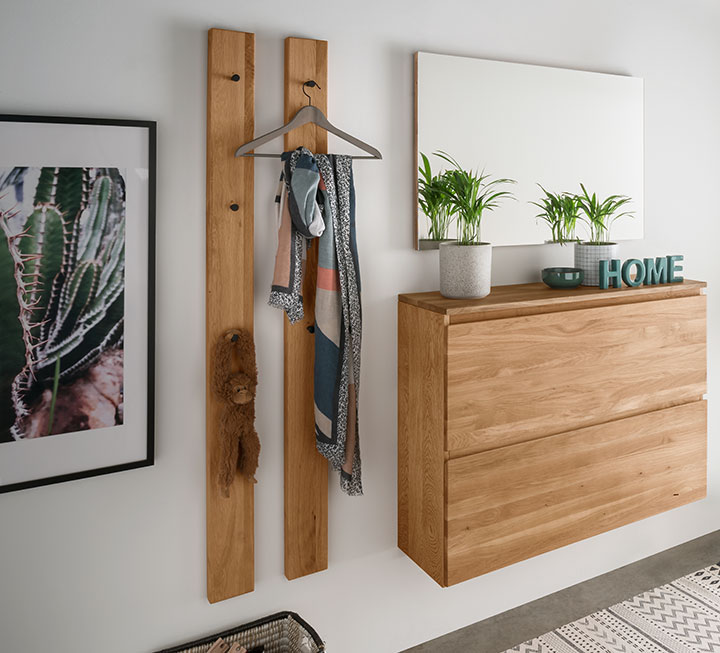 Garderobe Volitare aus edlem Wildeichenholz Garderobe Volitare aus edlem Wildeichenholz