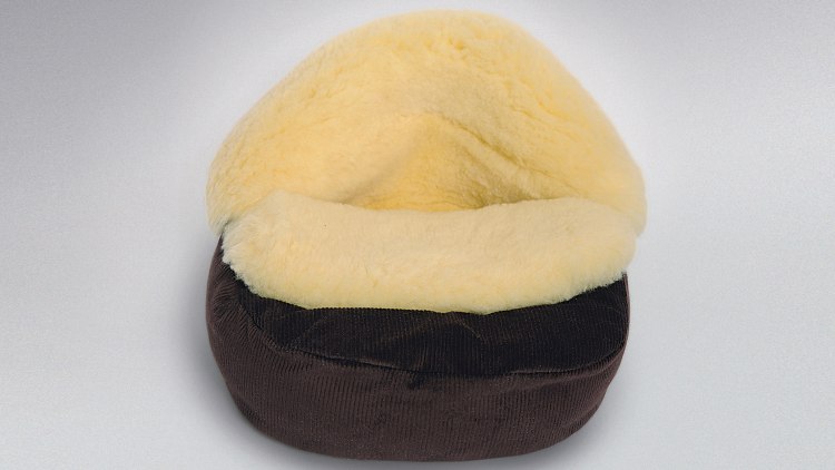 Mollig warme Füßen dank dieser Fußtasche aus flauschigem Lammfell