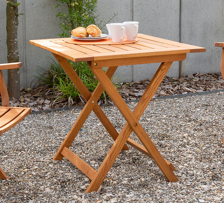 Gartentische aus Massivholz