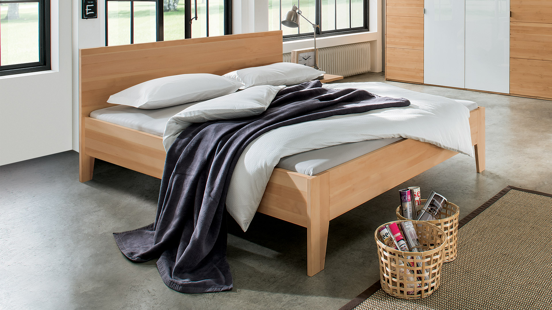 Einzelbett und Doppelbett "Venio"
