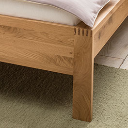 Massivholzbett "Malvesia" - metallfreies Bett aus Traditionsmanufaktur