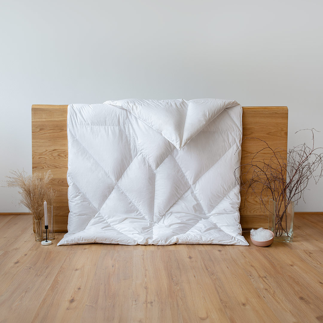 Daunen-Körperzonen-Bettdecke "Ansara-Forma" | 135x200 cm | vegan | Bio-Material | Handgefertigt | schadstoffgeprüft | Bettdecken