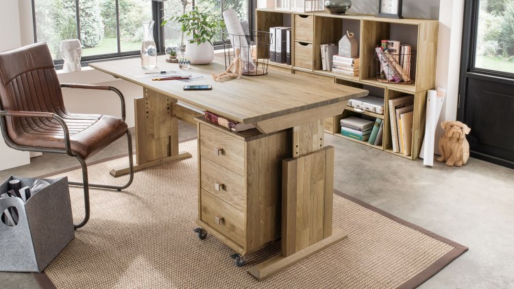 Schreibtisch in Eiche kombiniert mit passendem Rollcontainer