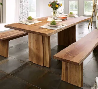 Esstisch mit Baumkanten-Tischplatte