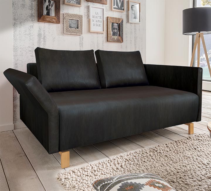 Stilvolles Sofa mit pfiffigen Armlehnen Stilvolles Sofa mit pfiffigen Armlehnen
