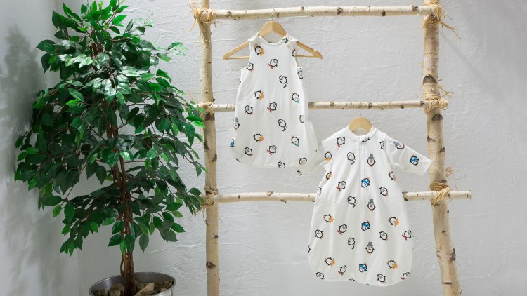 Baby-Schlafsack mit fröhlichem Pinguin-Motiv
