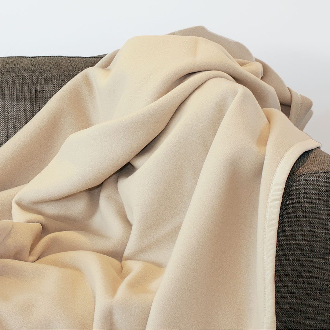 Cashmere/Merino-Naturhaardecke "Califa" | 150x200 cm | crème | Bio-Material | Handgefertigt | schadstoffgeprüft | Wolldecken