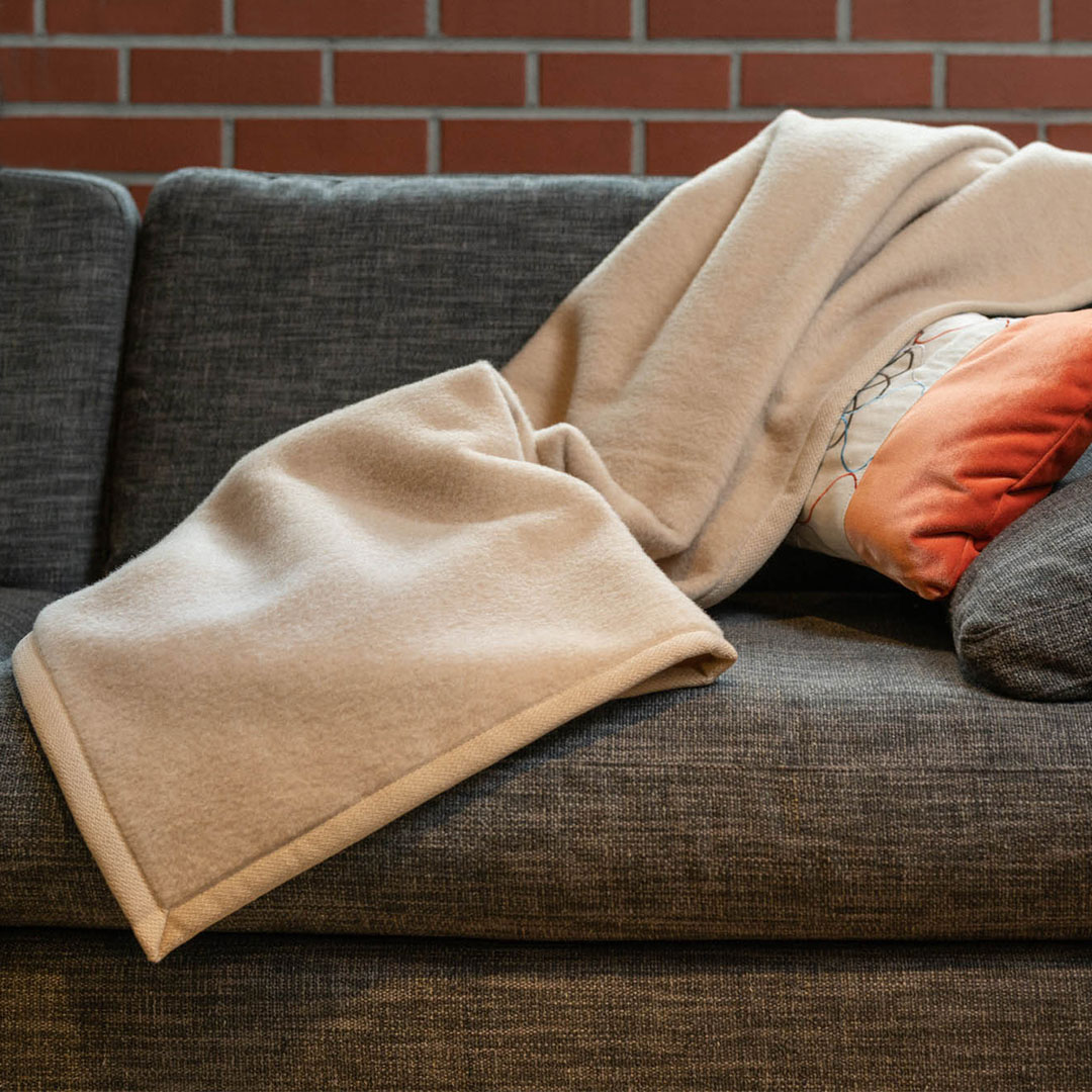 Cashmere-Naturhaardecke "Pamira" | 150x200 cm | kamel | Bio-Material | Handgefertigt | schadstoffgeprüft | Wolldecken