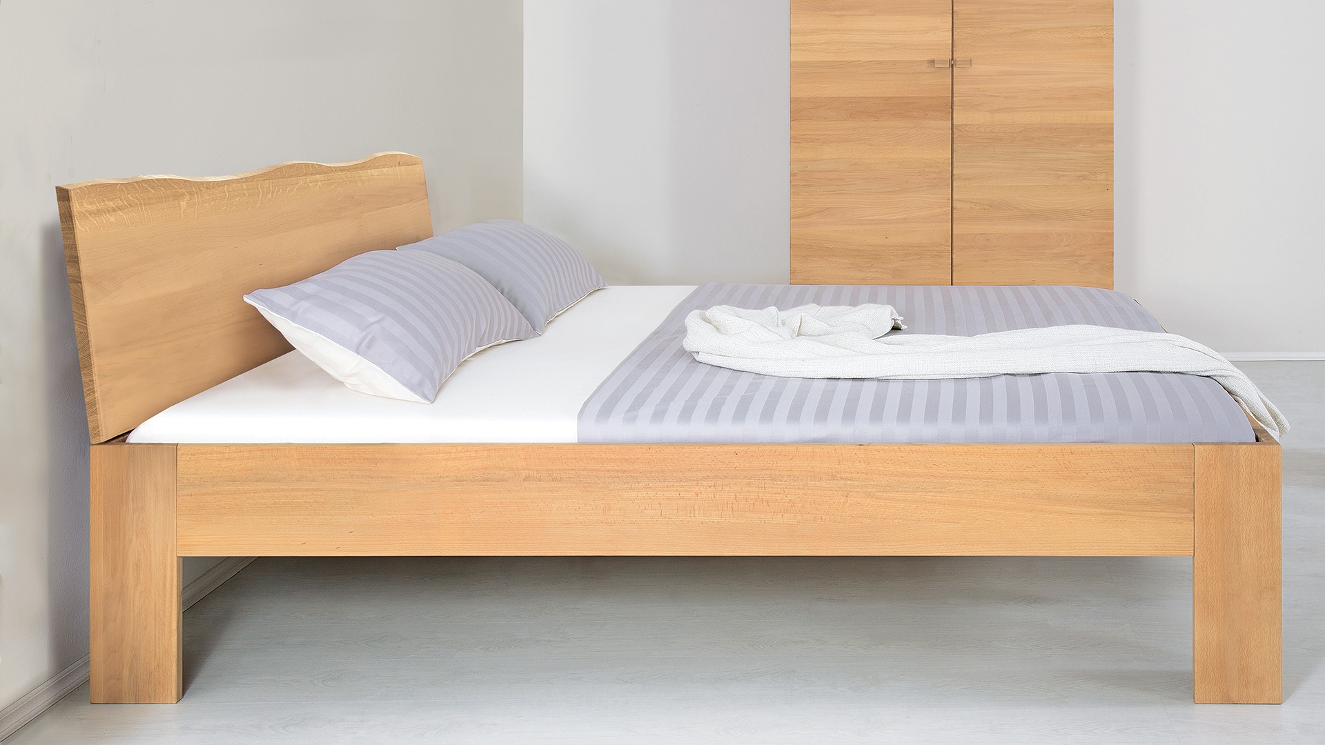 Einzelbett und Doppelbett "Cubus 05" - Diverse Oberflächen