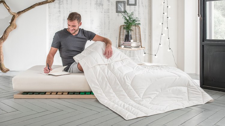 Traumhaft leichte Sommerdecke aus kühlender Seide