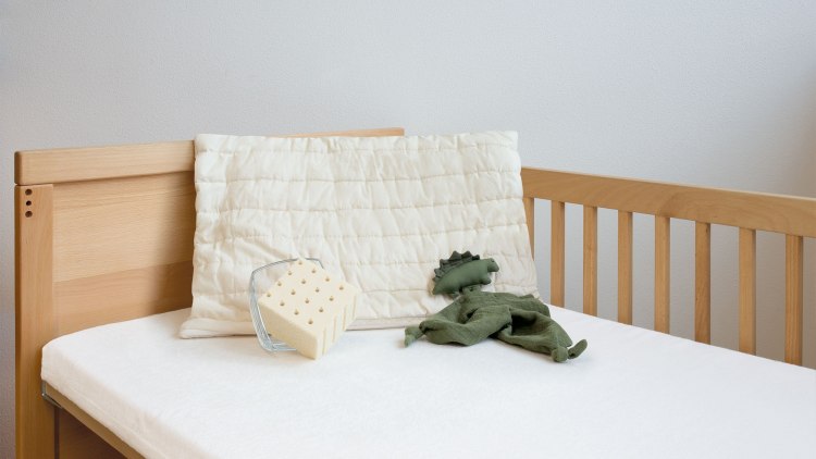 Kinderflachkissen Sana-Pano mit Naturlatex-Kern aus 100 Prozent Naturkautschuk