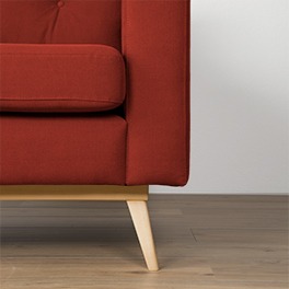 Moderner Sessel in kräftigem rot mit Massivholzfüßen aus Buche