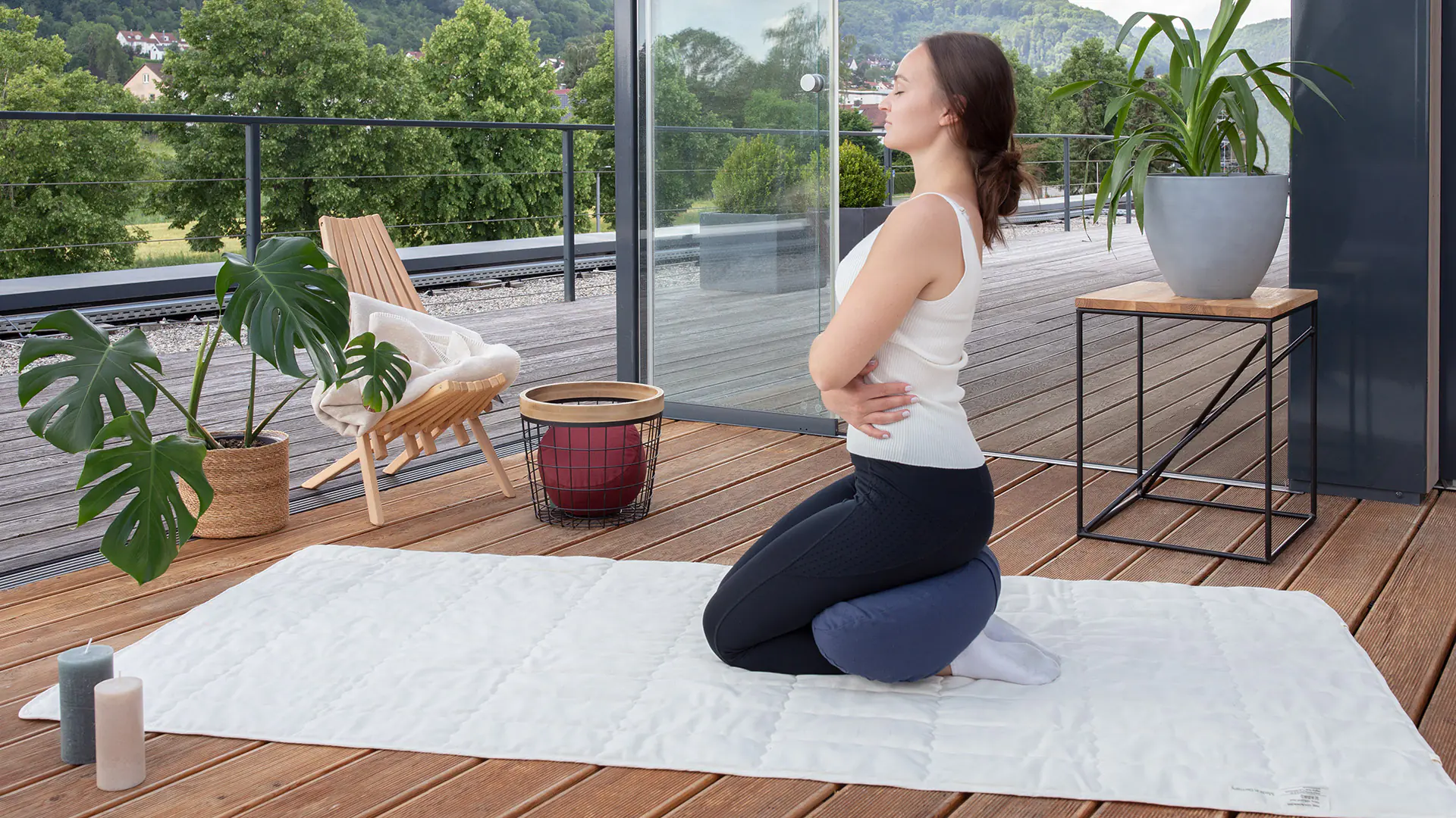Ergonomische Halbmond-Form für den komfortablen Meditations-Sitz