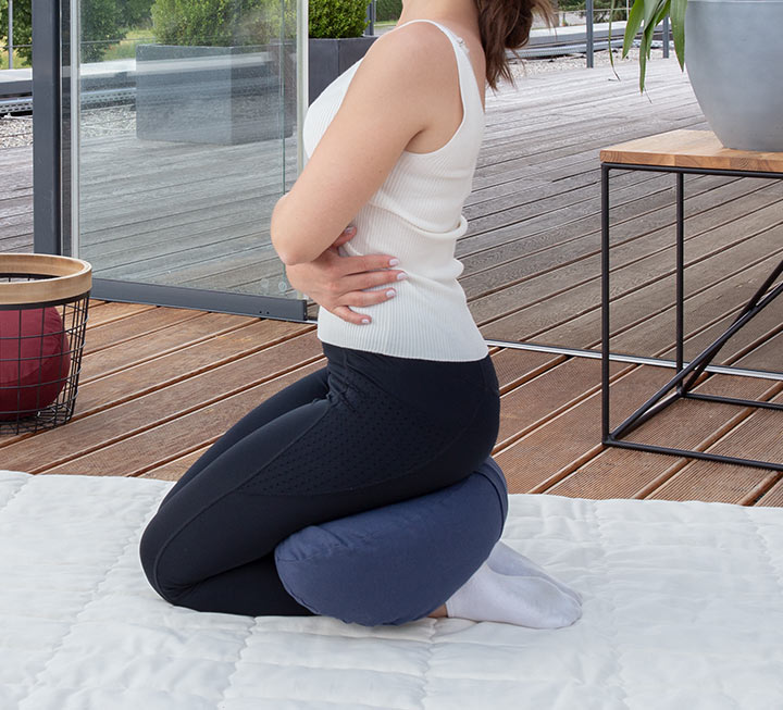 Ergonomische Halbmond-Form für den komfortablen Meditations-Sitz Ergonomische Halbmond-Form für den komfortablen Meditations-Sitz
