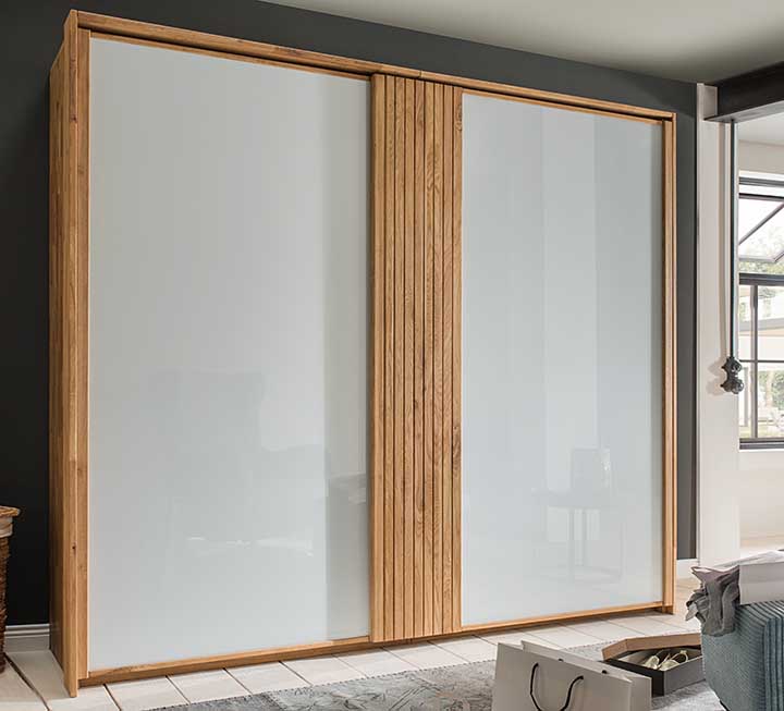 Schiebetüren-Kleiderschrank in modernem Design Schiebetüren-Kleiderschrank in modernem Design