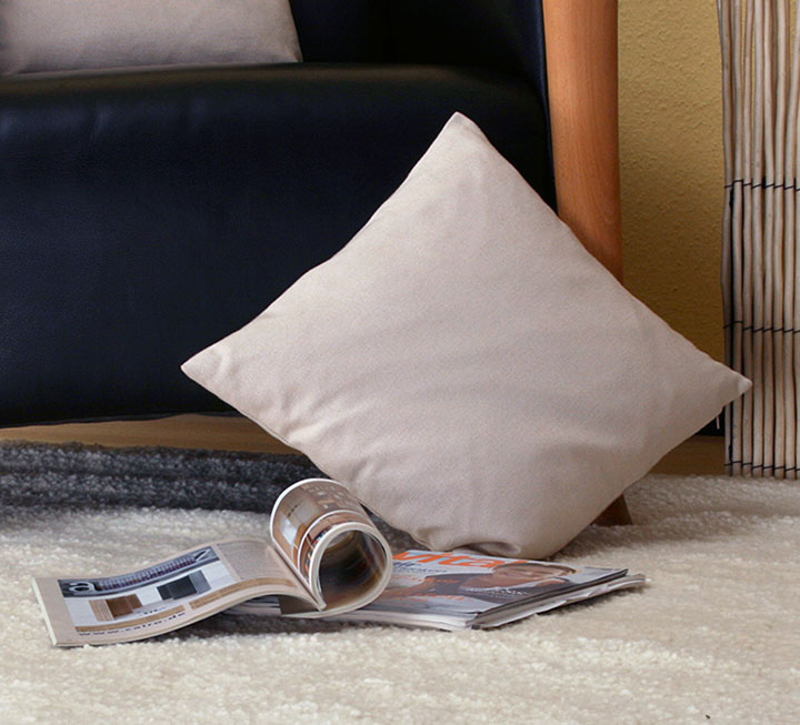 Elastisches und formstabiles Kissen, gefüllt mit Naturlatex-Flocken Elastisches und formstabiles Kissen, gefüllt mit Naturlatex-Flocken