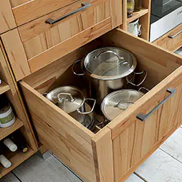 Extra viel Stauraum für Töpfe, Pfannen, Schüsseln & Co.