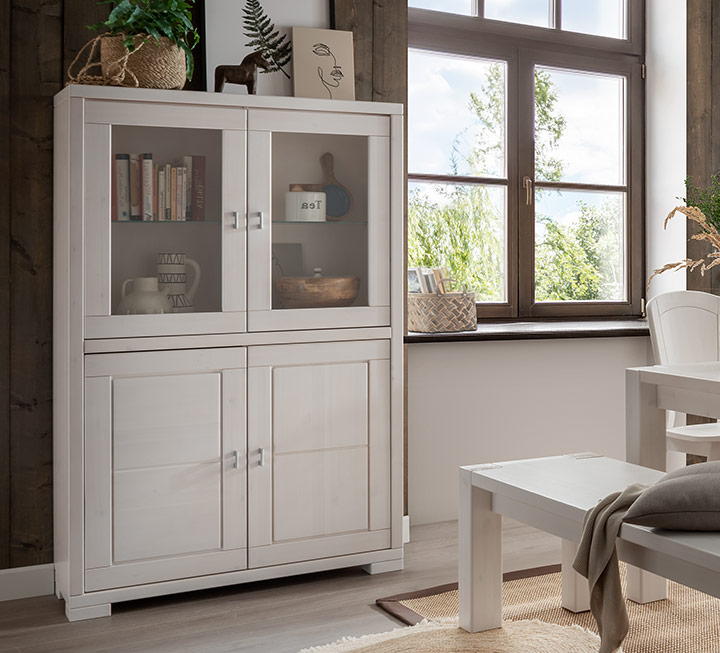 Highboard Variante 04 in attraktiver, weiß-lasierter Kiefer Highboard Variante 04 in attraktiver, weiß-lasierter Kiefer