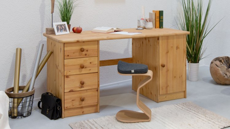 Schreibtisch Nino, Variante 02 mit gelaugt/geölter Oberfläche