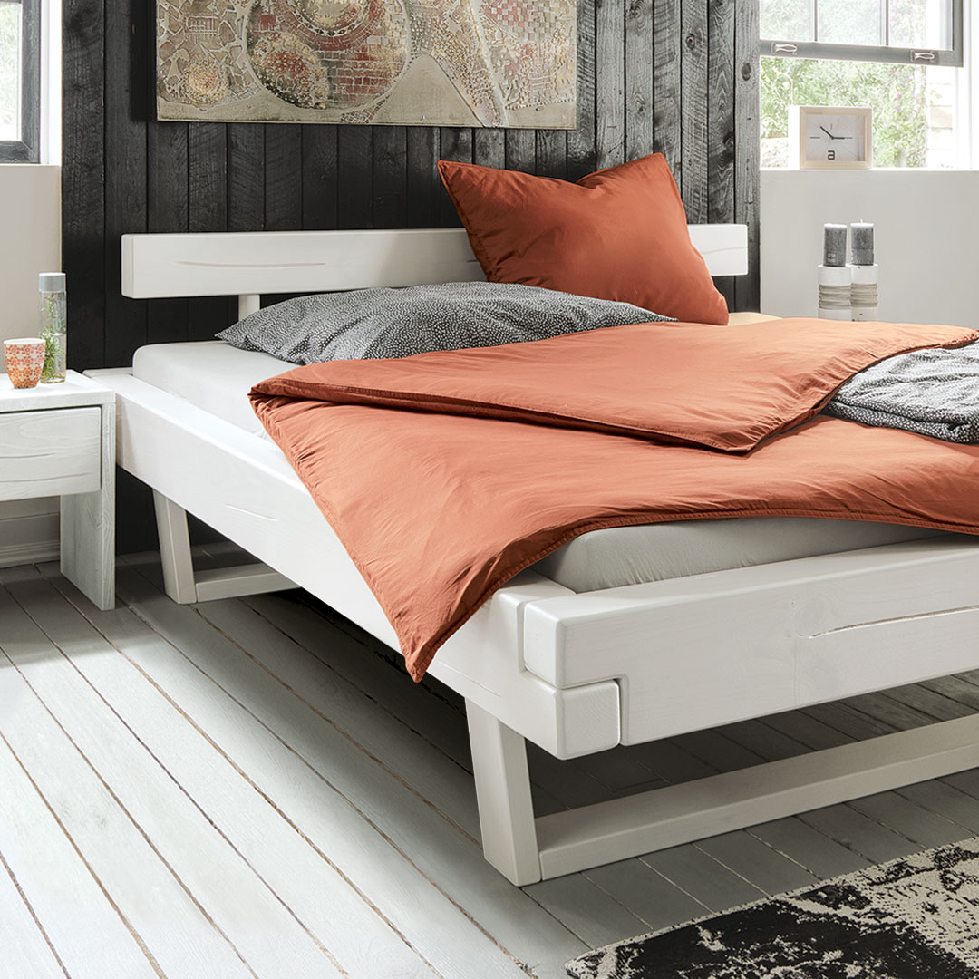 Schwebe-Balkenbett "Astilla" | 140x200 cm | Kiefer weiß-lasiert | Bio-Material | Handgefertigt | schadstoffgeprüft | Massivholzbetten