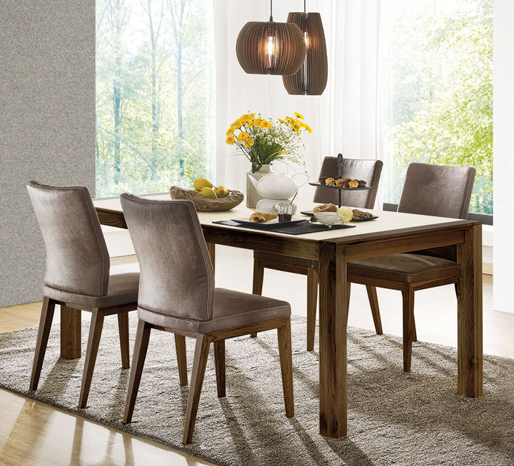 Moderner Materialmix: Massivholz mit Glasplatte, Nussbaum Moderner Materialmix: Massivholz mit Glasplatte, Nussbaum