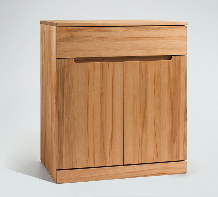 Variante 01, ein halbhohes Sideboard, hier in Kernbuche mit modern glatter Blende Variante 01, ein halbhohes Sideboard, hier in Kernbuche mit modern glatter Blende