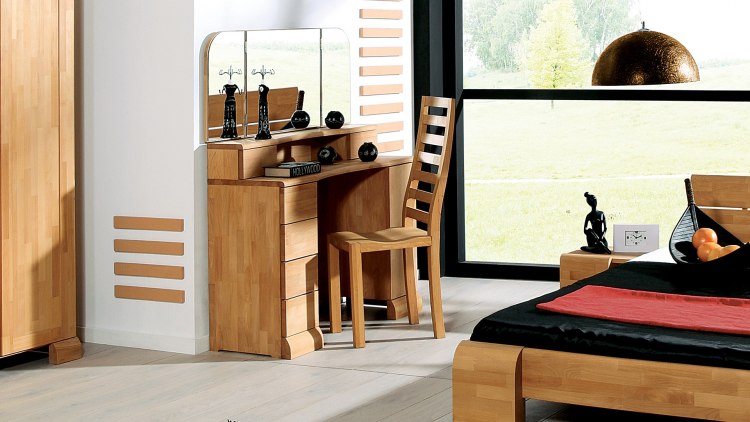 Bequem im Sitzen schminken und frisieren