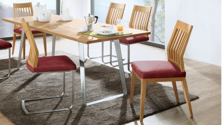 Eleganter und bequemer 4-Fuß-Stuhl im klassischen Design