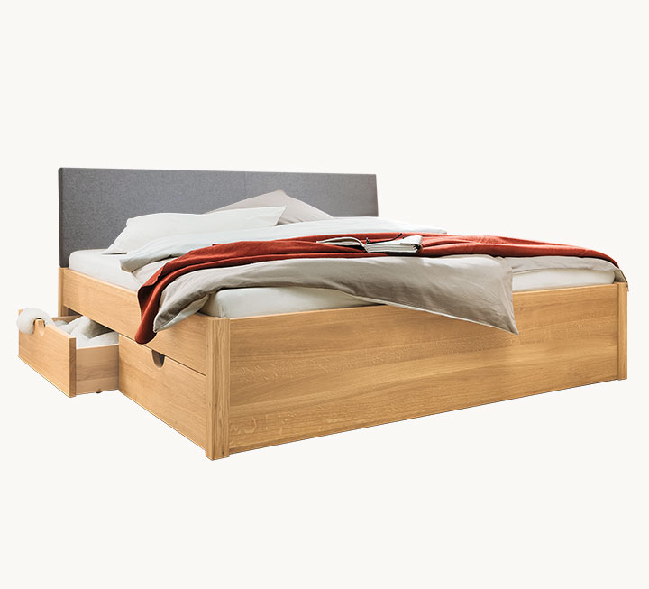 Puristisch gestaltetes Schubkastenbett Puristisch gestaltetes Schubkastenbett