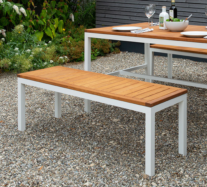 Gartenbank mit mediterranem Flair für urgemütliche Stunden mit Ihren Liebsten Gartenbank mit mediterranem Flair für urgemütliche Stunden mit Ihren Liebsten